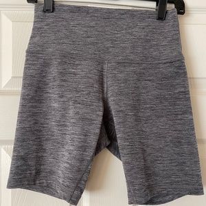 Lululemon Align High Rise Short 8" in Heathered Black (excellent condition)